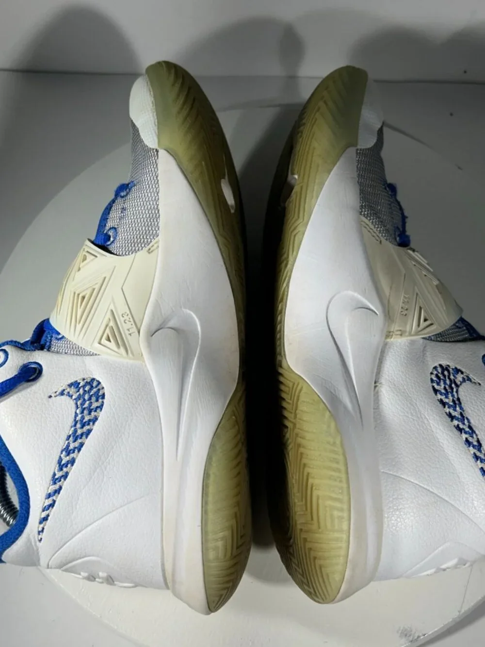 Nike Kyrie Flytrap III Boys Basketball Shoes Size 7.5 White Royal Blue Sneakers